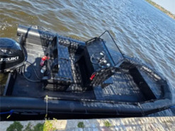 Українські розробники представили багатоцільові моторні човни GS5200TSB для ЗСУ