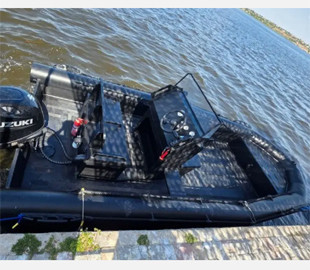 Українські розробники представили багатоцільові моторні човни GS5200TSB для ЗСУ