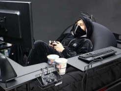 Японцы придумали уникальную кровать для геймеров