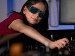 Ученые изобрели очки, позволяющие видеть в темноте