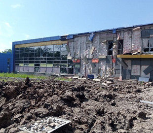 Россияне разбомбили тренировочную базу «Металлист — 1925» в Высоком (фото)