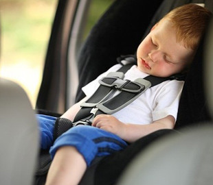 Tesla нашла способ избежать детских смертей в своих автомобилях