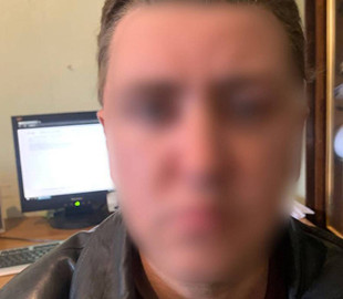 Мешканець Дружківки "виховував" 4-річного сина гумовими капцями до струсу мозку