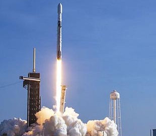 SpaceX поделилась необычным роликом запуска и приземления Falcon 9