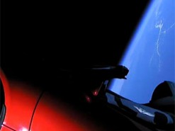 Энтузиаст создал сайт для отслеживания местоположения запущенного Маском в космос электромобиля