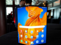 Huawei анонсировала новый смартфон с гибким экраном