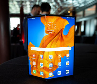 Huawei анонсировала новый смартфон с гибким экраном