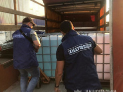 Двое киевлян производили и продавали моющие средства с соляной кислотой