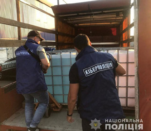 Двое киевлян производили и продавали моющие средства с соляной кислотой