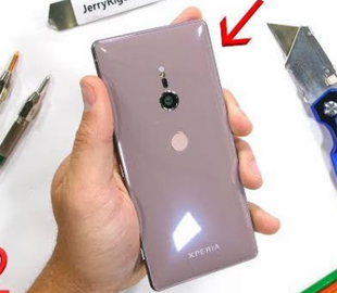 Смартфон Sony Xperia XZ2 оказался крепким орешком в тесте на прочность