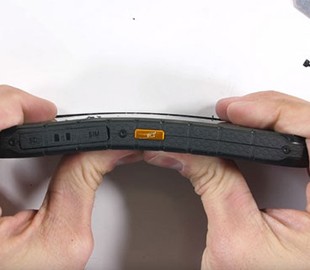 Блогер протестировал прочность защищенного смартфона CAT S41