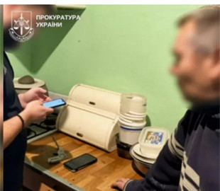 На Буковині педофіл видавав себе за дитину та вербував дівчат для порно