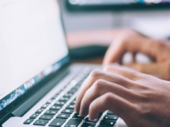 У Києві троє шахраїв створили фейковий майнінг центр для генерації криптовалюти