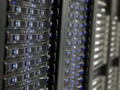 Microsoft, Amazon и Facebook наращивают закупки серверов, несмотря на падение рынка