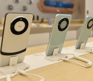 Чи можна купувати телефон з вітрини: плюси та мінуси