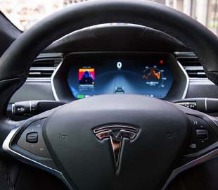 Tesla вернула функцию «Автопилот» новому владельцу подержанной Model S