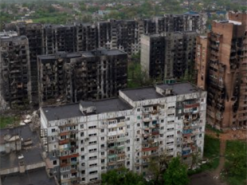 У Маріуполі показали зруйновані будинки біля «Азовсталі» (ФОТО)