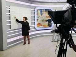 "Квартал 95" и "Мамахохотала" помогают снимать видеоуроки для школьников