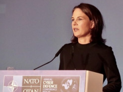 НАТО може повчитися в України кіберзахисту - Бербок