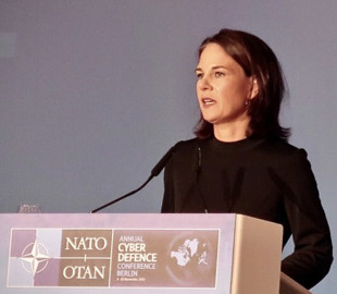 НАТО може повчитися в України кіберзахисту - Бербок