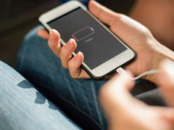 Застосунки та функції, які найбільше розряджають батарею смартфону