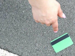 Нашел чужую карту и рассчитывался в магазинах: жителю Одесской области грозит до 5 лет тюрьмы