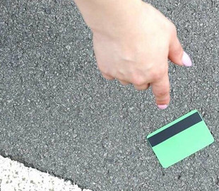 Нашел чужую карту и рассчитывался в магазинах: жителю Одесской области грозит до 5 лет тюрьмы