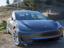 Обновление увеличит мощность электромобилей Tesla и автоматизирует навигацию