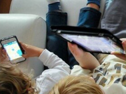 "Игра в кальмара", "Собачий кайф" и другие: самые опасные челленджи из TikTok — как уберечь ребенка