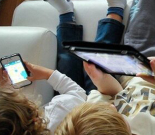 "Игра в кальмара", "Собачий кайф" и другие: самые опасные челленджи из TikTok — как уберечь ребенка