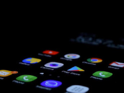 Я не знав, що в мене Google Pay заблокували, – епічне відео з тролейбуса в Росії