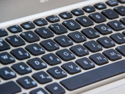 Специалисты рассказали, как правильно дезинфицировать смартфоны и ноутбуки