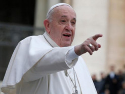 Папа Римский призвал отказаться от смартфонов и телевизоров