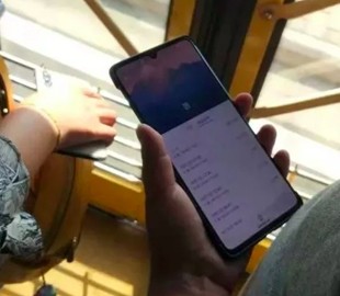 Huawei Mate 20X показали на «живых» фото