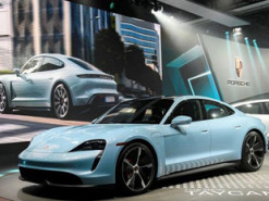 Porsche отзывает электрический Taycan для исправления бага в ПО