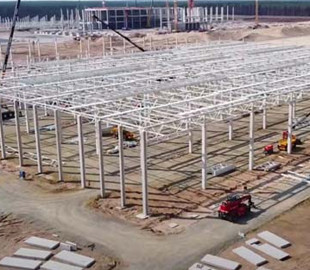 На немецкой Гигафабрике Tesla ведут строительство нескольких цехов одновременно