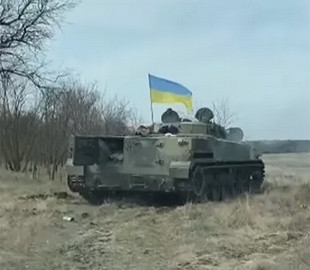 Украинские морпехи показали, как "обкатывают" трофейную технику: будет служить ВСУ