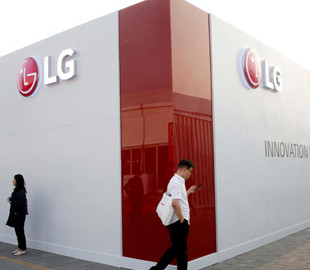 LG придумала раскладной смартфон-книжку с двумя загнутыми экранами