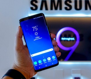 Потребители хотят, чтобы Samsung отказалась от изогнутых дисплеев