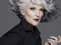 Мама Илона Маска показала свое новое платье: от украинского дизайнера