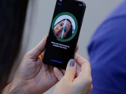 iPhone X начал причинять владельцам боль