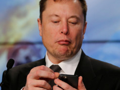 Илон Маск потроллил в Twitter Брэнсона и Безоса за «космические» планы