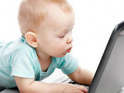 Няня онлайн: в США практикуют виртуальный уход за детьми