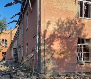 На цій сцені колись виступав, – Решетник показав вщент зруйнований палац культури в Миколаєві