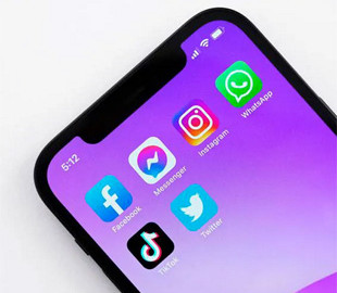 Регулятор хочет отменить приобретение Facebook сервисов WhatsApp и Instagram