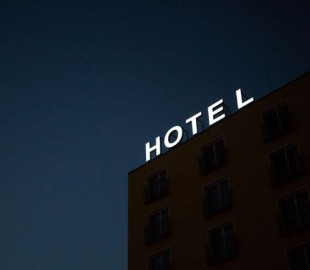 Сотні туристів забронювали замість готельних номерів - італійське повітря