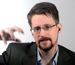 Сноуден обвинил Цукерберга в попытке представить Facebook жертвой