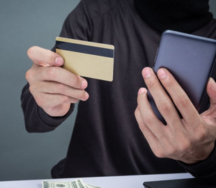 У Києві шахраї телефонують пенсіонерам, погрожують «кримінальною справою» та вимагають гроші