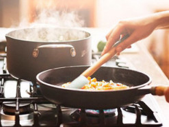 Експерт розповів, як правильно зберігати продукти в умовах постійних перебоїв зі світлом