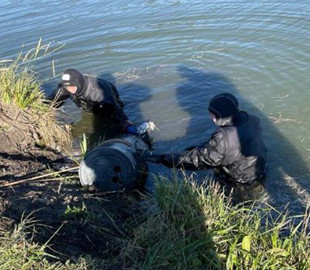 В Київській області з водойми витягли бойову частину ворожої ракети (фото)